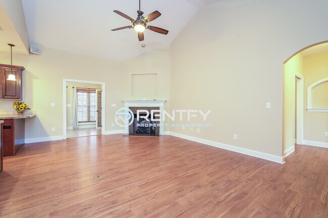 Foto del edificio - 5485 Styers Ferry Rd