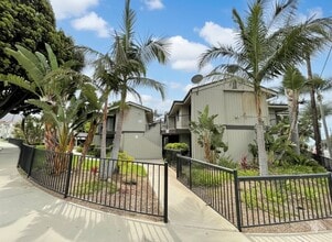 Building Photo - 6 Dakota Dr