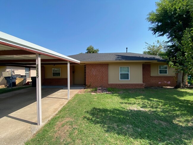 Building Photo - 2225 SW 60th St