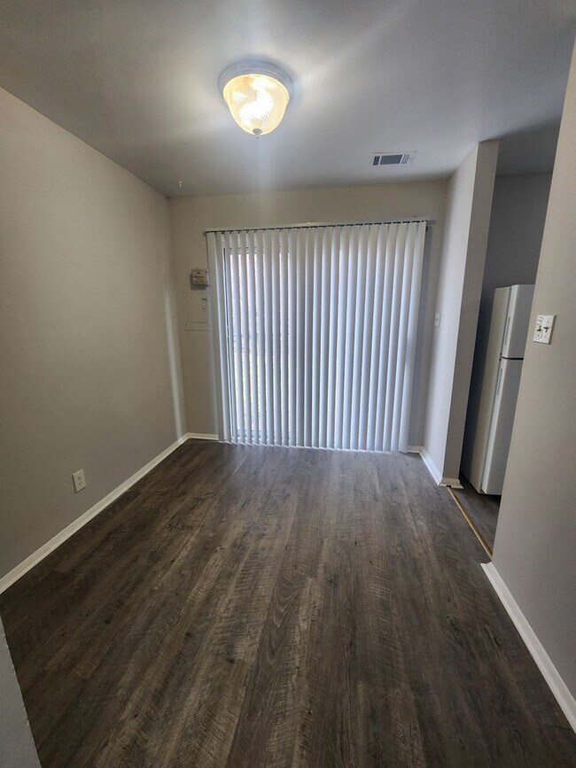 Foto del edificio - Spacious 2-Bedroom Townhome – Move-In Ready!