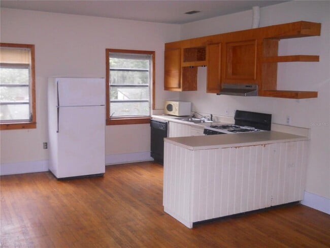 Building Photo - 220 SE 8th St