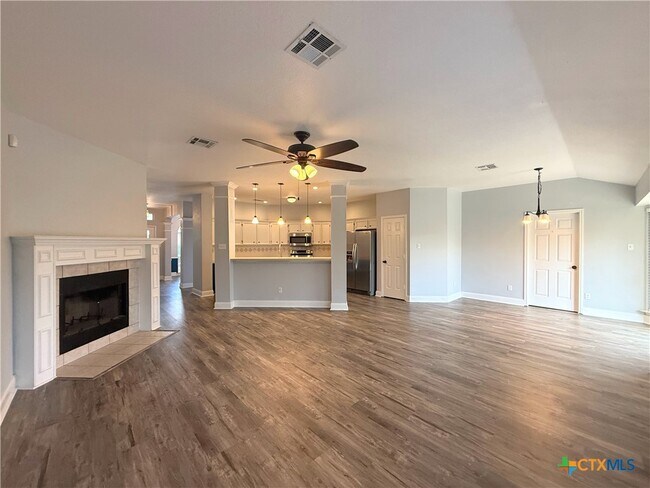 Building Photo - 106 Snake Dance Dr