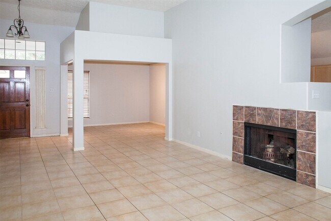 Foto del edificio - 6223 Newbury Dr