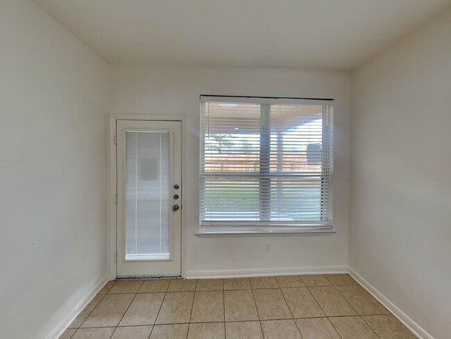 Building Photo - 17247 Marquette Point Ln