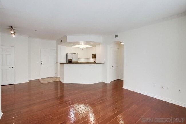Building Photo - Luxury living in beautiful UTC, Spacious 2...