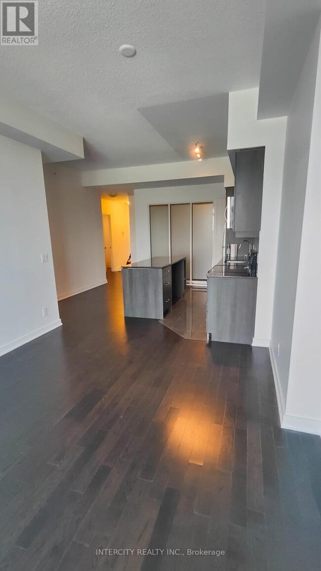 Photo du bâtiment - 9205-9205 Yonge St