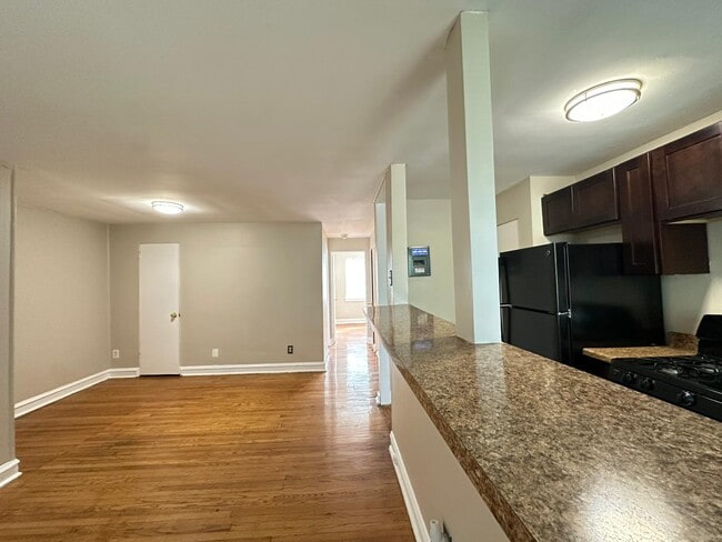 Foto del edificio - 6776 Blakemore St