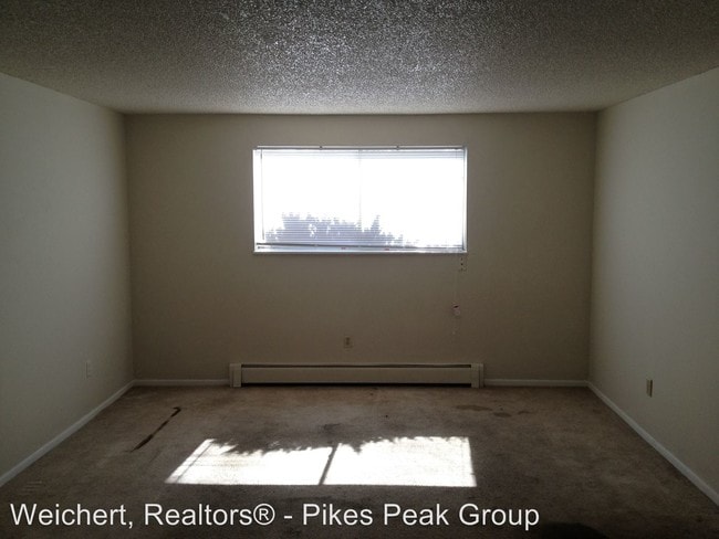 Building Photo - 2870 Montebello Dr W