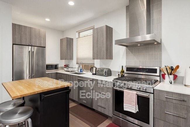 Foto del edificio - 1761 19th Ave S