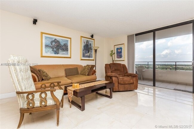 Building Photo - 2500 Parkview Dr