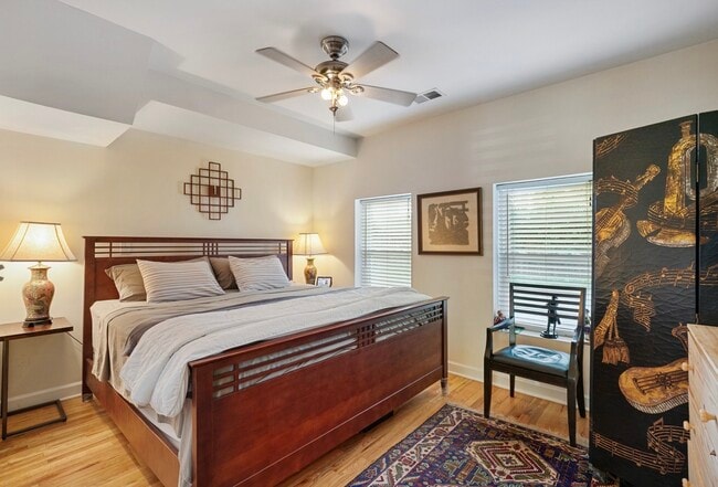 Dormitorio principal preparado - 2554 W Rosemont Ave