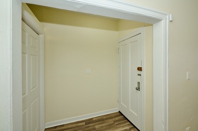 Foto del edificio - 1355 W Touhy Ave