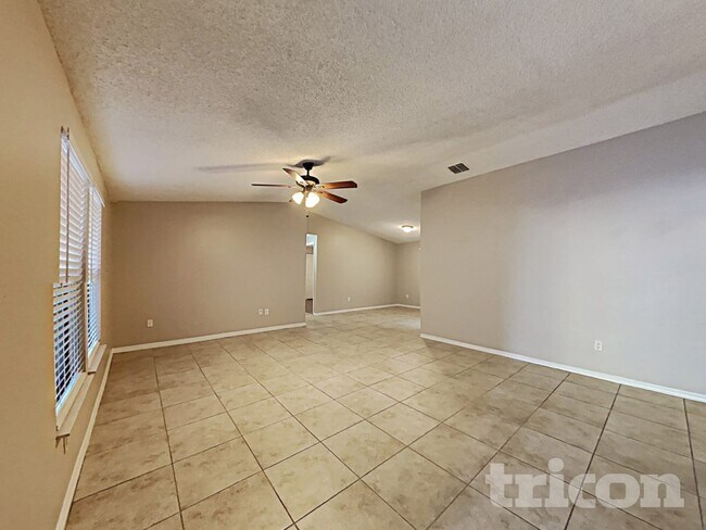 Foto del edificio - 1314 Oakcrest Dr