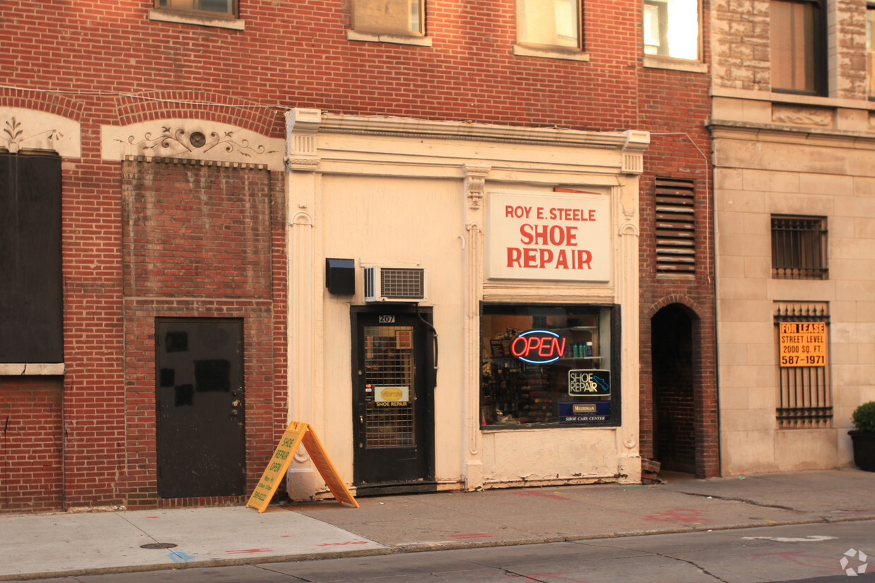 Building Photo - 207 S 5th St