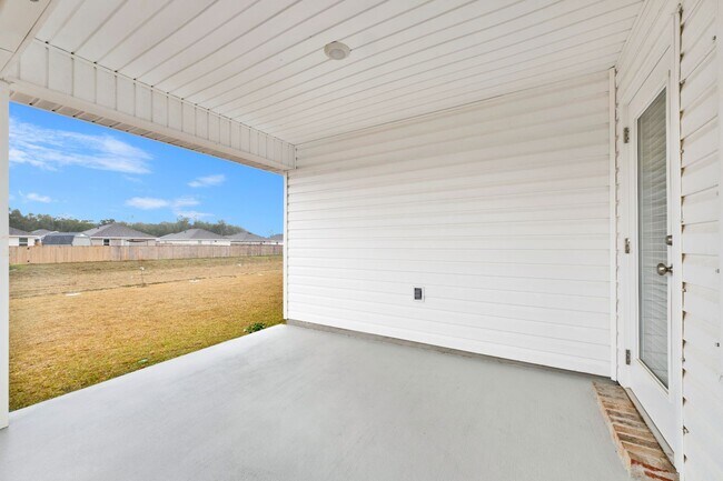 Foto del edificio - Spacious 5 Bedroom Home with Community Pool