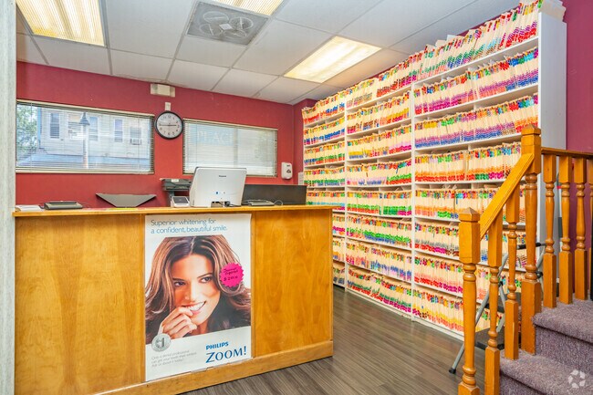 Retail Space - 182 Ferry St