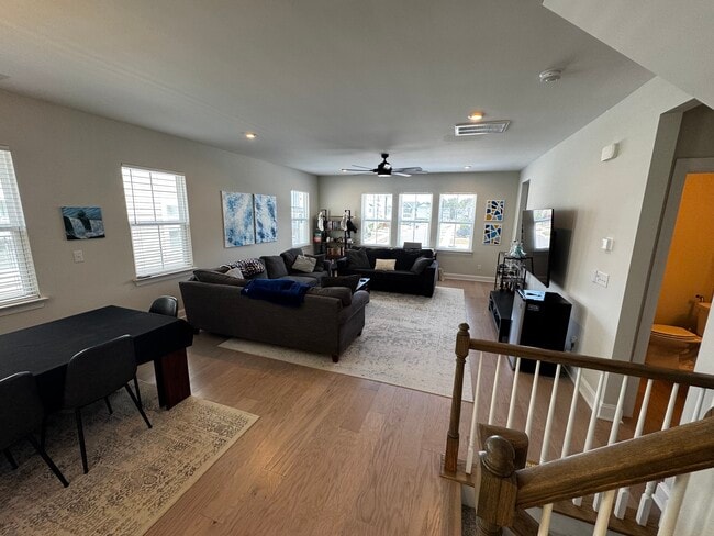 Building Photo - 820 Amley Pl