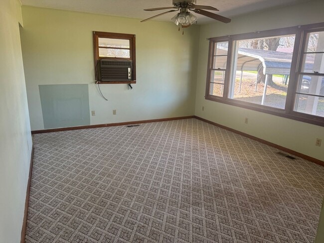 Building Photo - 3 Bedroom 1 Bathroom Home located in Greene County, TN