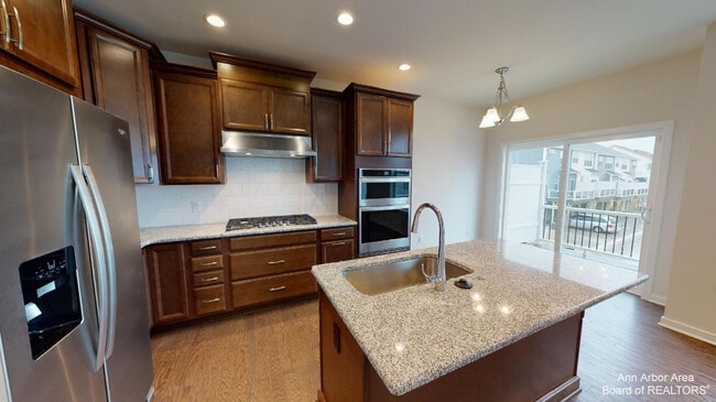 Building Photo - 2708 S Spurway Dr