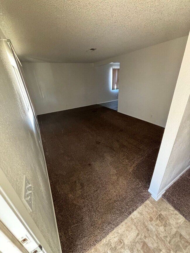 Foto del edificio - 16465 Smoke Tree St