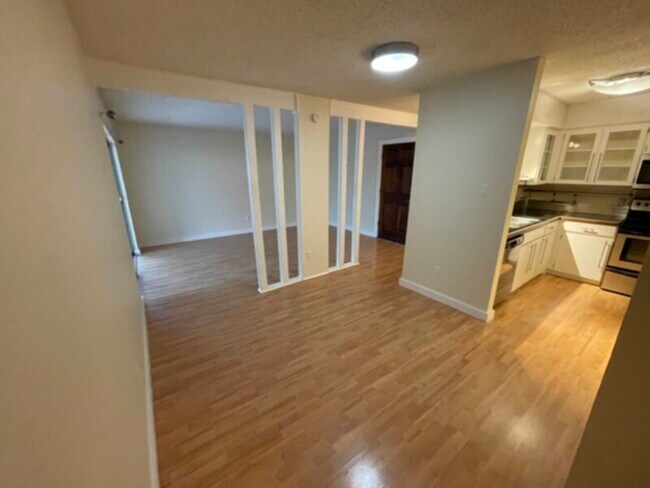 Foto del edificio - 6910 Hart Ln