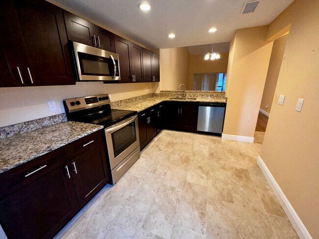 Foto del edificio - 2 Bedroom one story Fern Park Townhome wit...