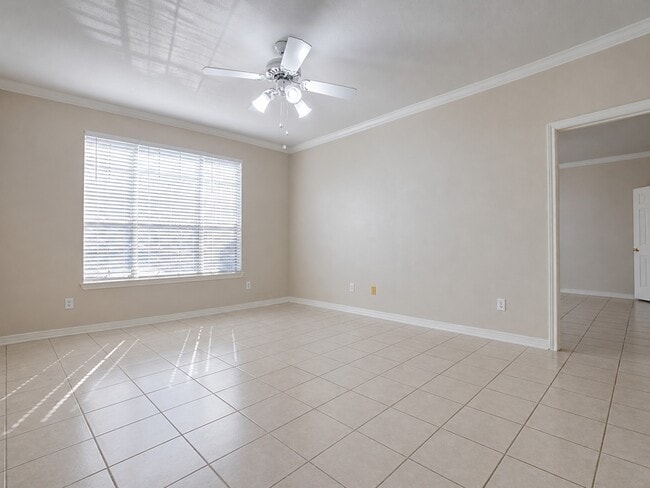 Building Photo - 2255 Braeswood Park Dr