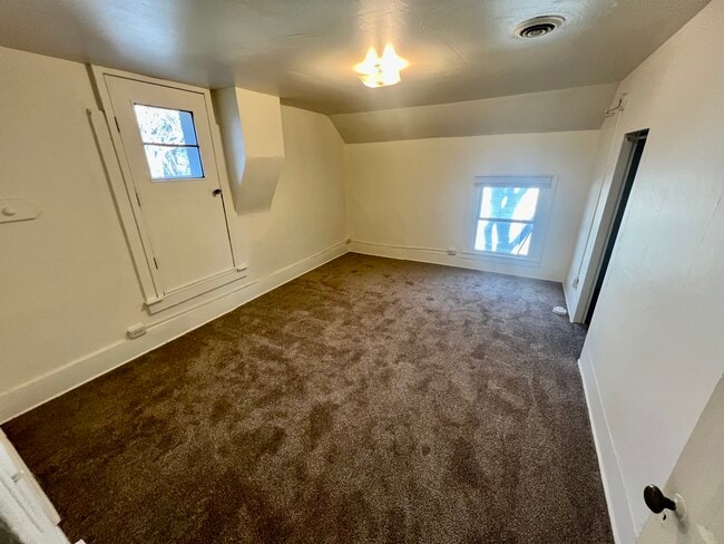 Building Photo - 440 Lake St