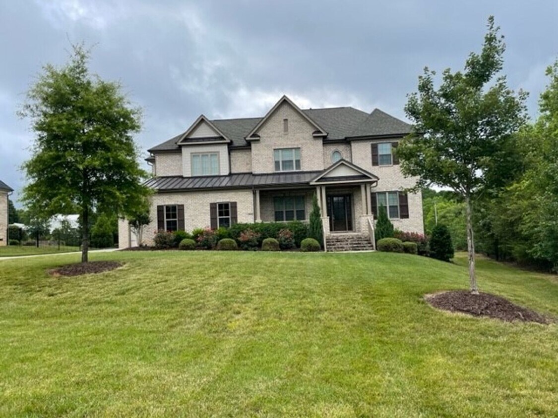 Foto principal - Coming Soon! Stunning home in Weddington!