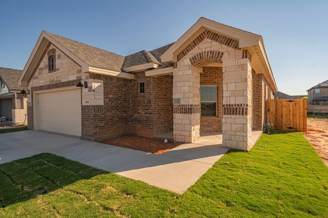 Building Photo - Rare 4 Bedroom Home In Odessa, TX (Availab...