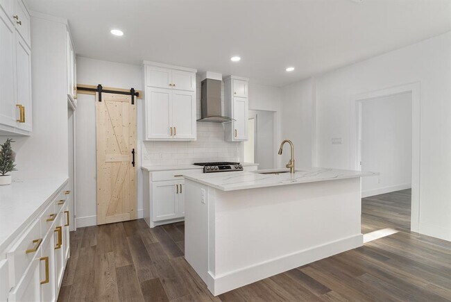 Building Photo - 4938 Garland Ave