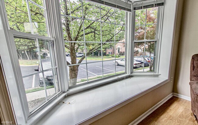 Foto del edificio - 4 br, 3.5 bath House - 4915 Carriagepark Rd