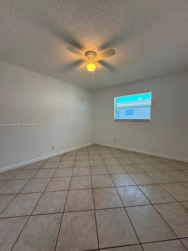 Foto del edificio - 2394 NW 52nd Ct