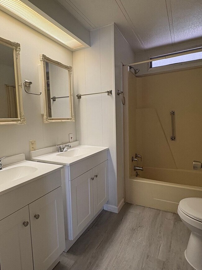 Building Photo - 2bed/2bath SFH Rent $1250/month ready May 2026
