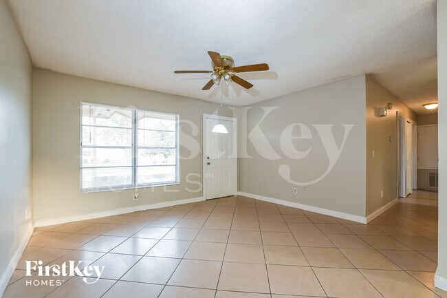 Foto del edificio - 325 Tall Pine Ln