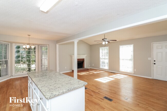 Foto del edificio - 5379 Muirwood Pl