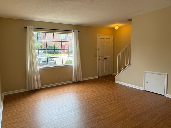 Sala de estar - 1705 Grays Inn Rd