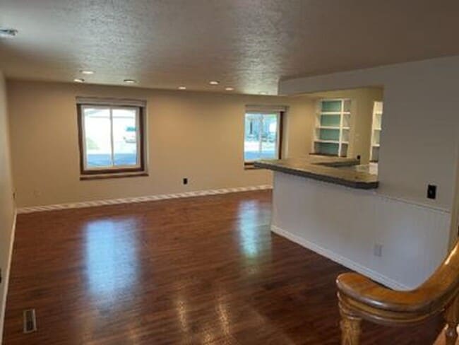 Building Photo - 3 Bed 2.5 Bath Single-Family Home on Cul-De-Sac w/ Large Fenced Backyard, Garage