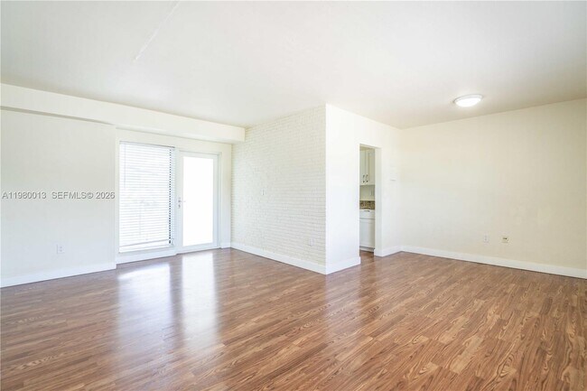 Foto del edificio - 1940 Biarritz Dr