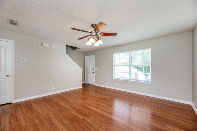 Building Photo - 1611 St Andrews Dr