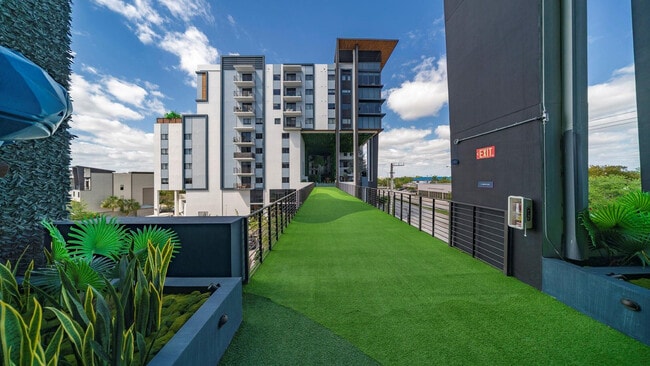 Foto del edificio - 425-475 E Atlantic Blvd