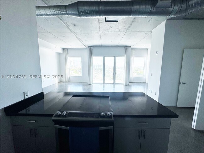 Foto del edificio - 10 SW South River Dr