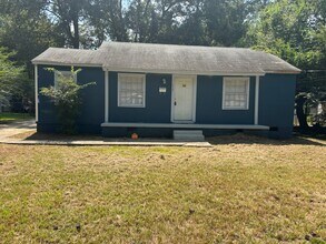 Building Photo - 757 Robinhood Rd
