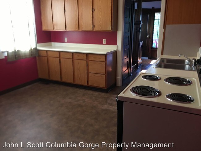 Foto del edificio - 4 br, 1 bath House - 2604 Wy' East Rd.