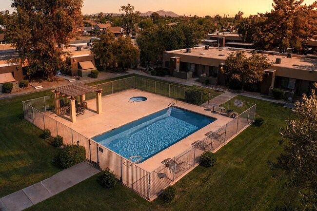 Foto del edificio - Union Hills Estates