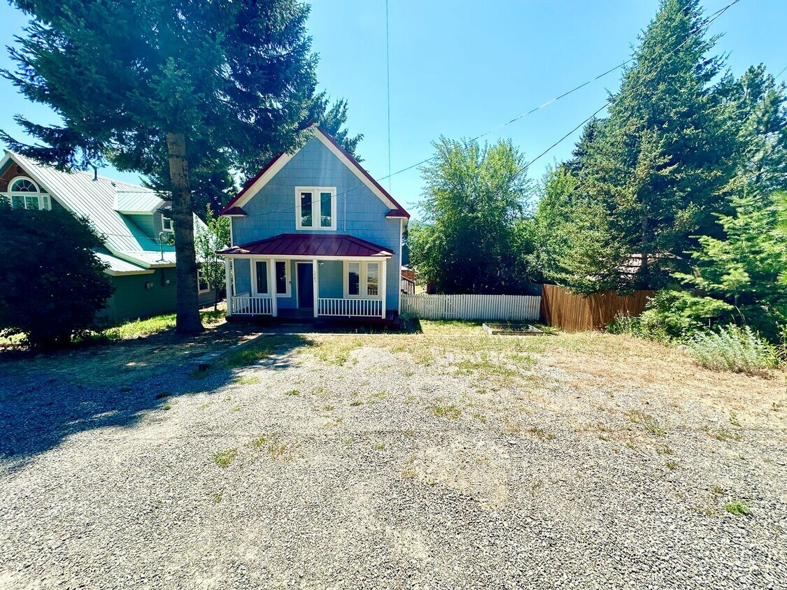Primary Photo - Charming Two-Story Home on Dead-End Road