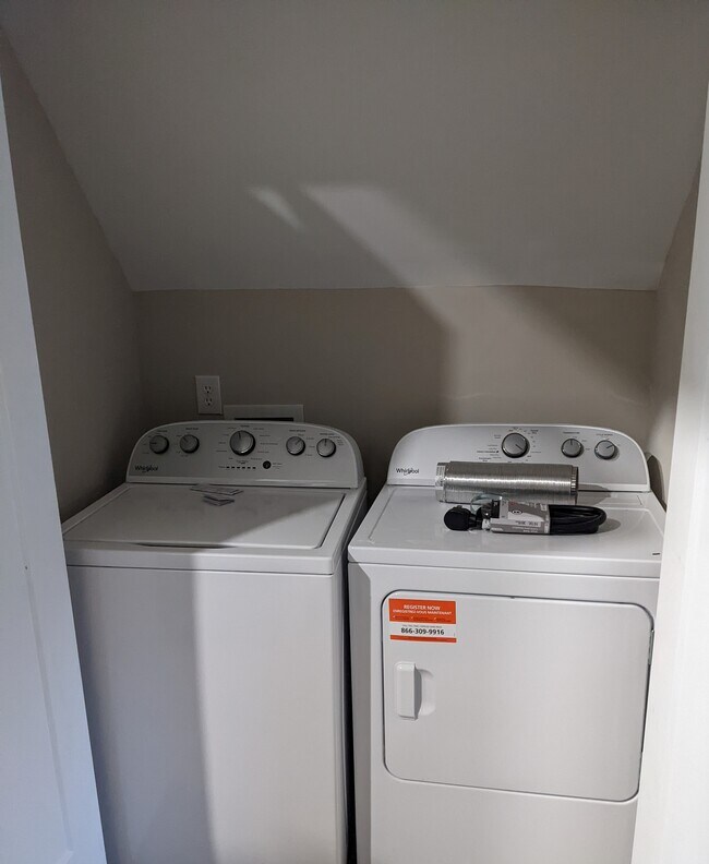 Laundry - 1554 W New York St