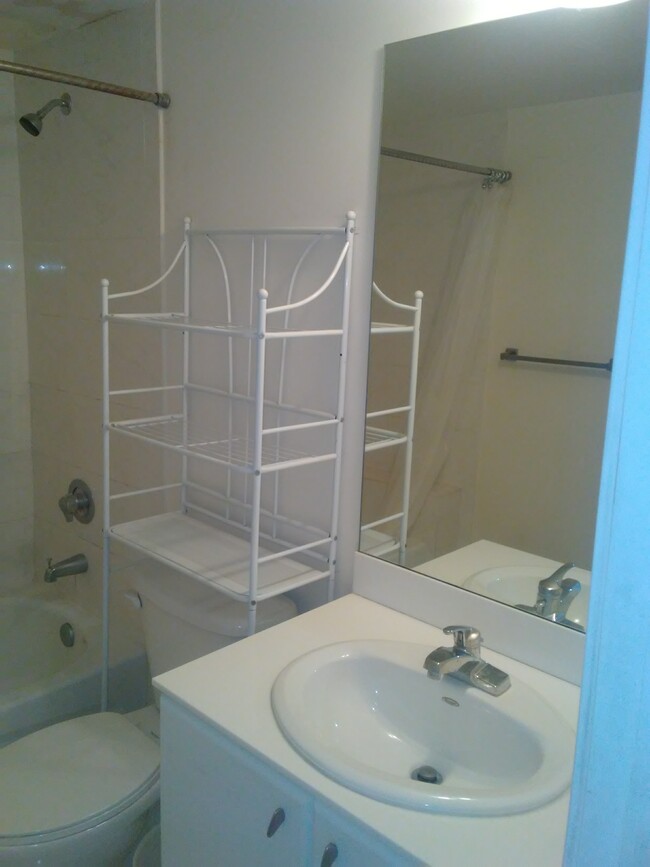 Building Photo - 2740 SW 28th Ter