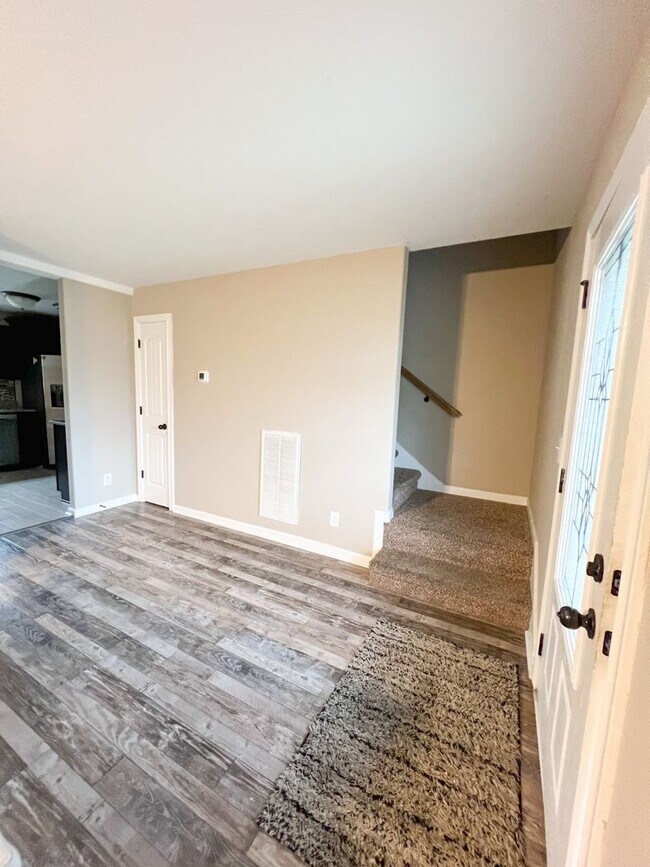 Building Photo - 4 Bedroom 3 Bathroom Home