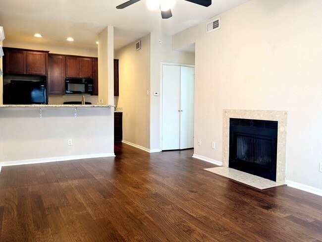 Building Photo - 2121 El Paseo St